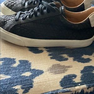 Vejas! Super cute excellent condition